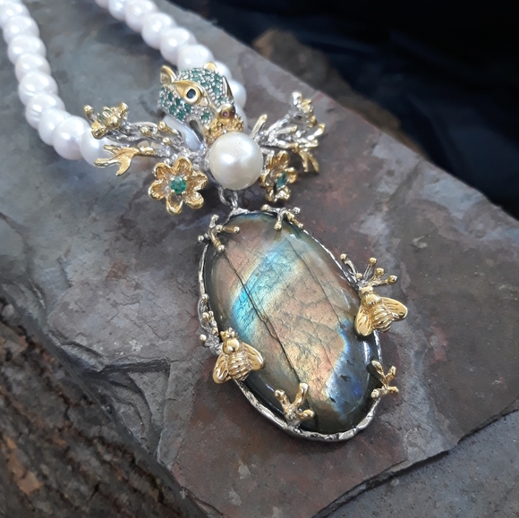 Handcrafted Rainbow Labradorite and Pearl Necklace - Picture 4 of 17